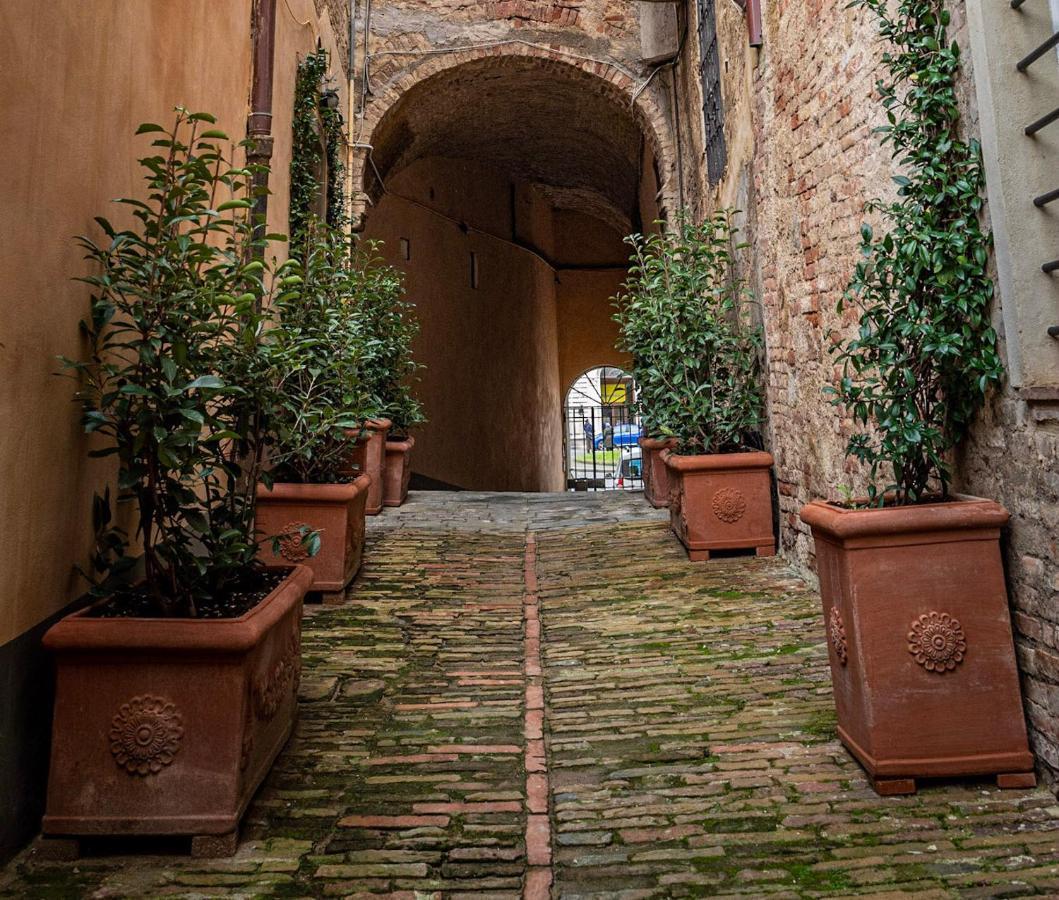 Domus Nannini Spa - L' Arco Di Matteotti Сієна Екстер'єр фото